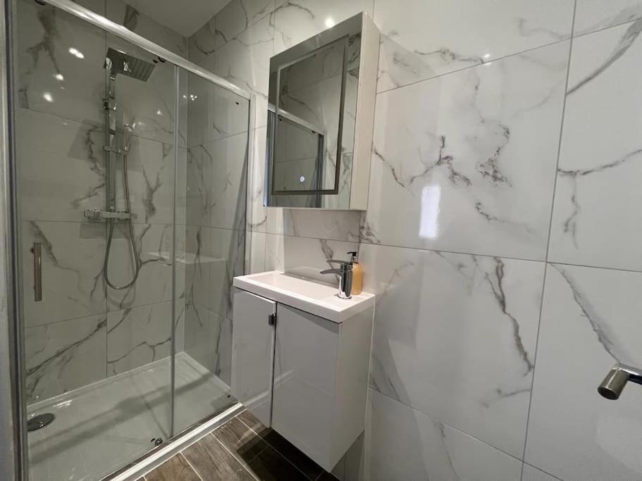 Star London Finchley Road 1-Bed Hideaway Appartement Buitenkant foto