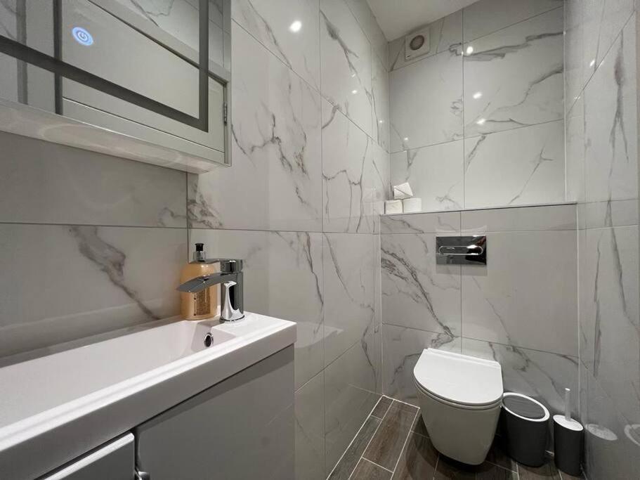 Star London Finchley Road 1-Bed Hideaway Appartement Buitenkant foto